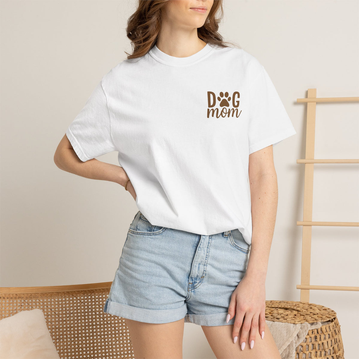 Dog Mom Graphic Tee