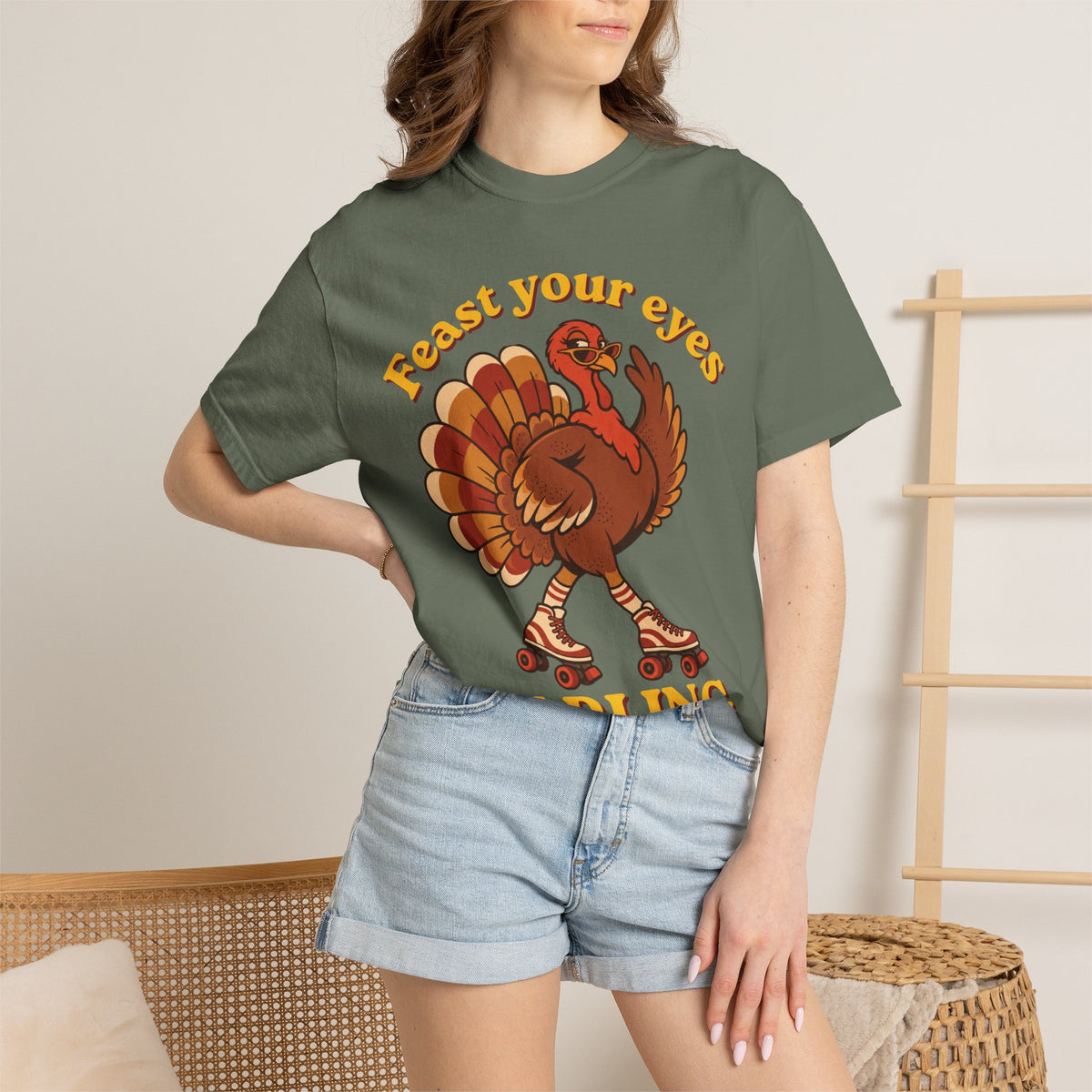 Thanksgiving 'Feast Your Eyes, Darling' Turkey Tee in Moss, alternate view