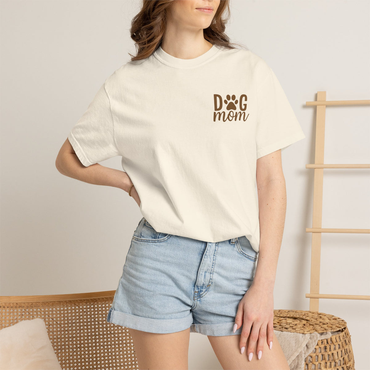 Dog Mom Graphic Tee