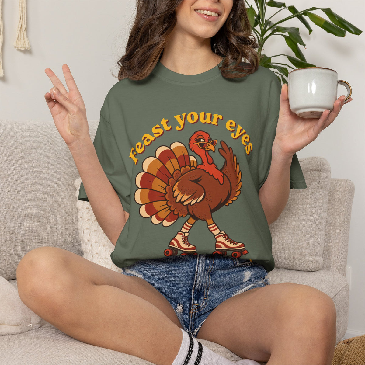 Thanksgiving 'Feast Your Eyes, Darling' Turkey Tee in Moss, alternate view