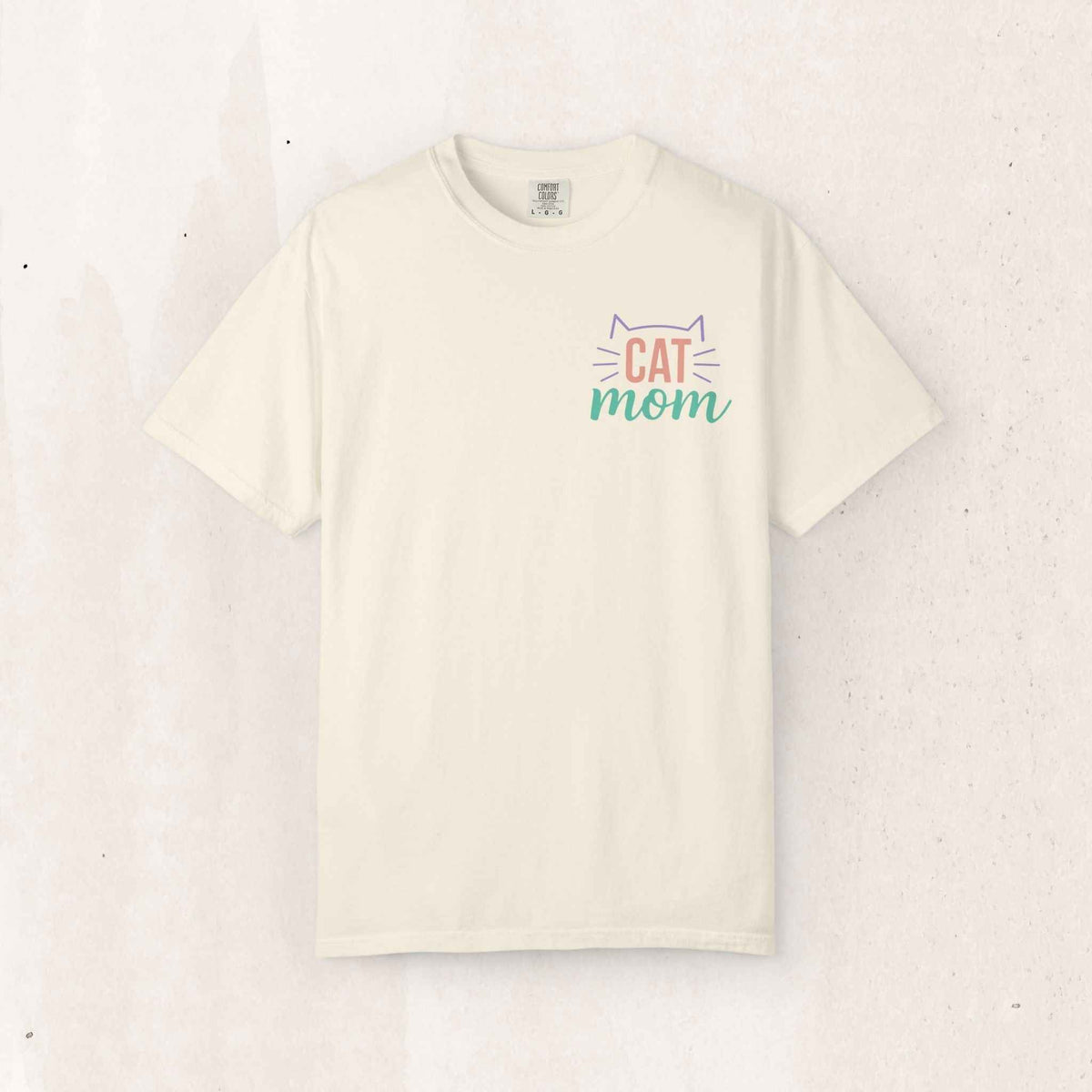 Cat Mom Tee – Minimal Cat Outline Graphic Shirt – Ivory